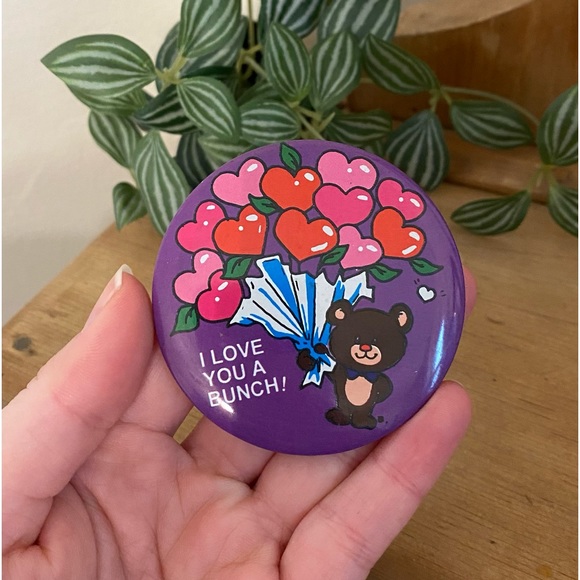 Vintage “Love You A Bunch” Heart Balloon Button Pin - Picture 1 of 3